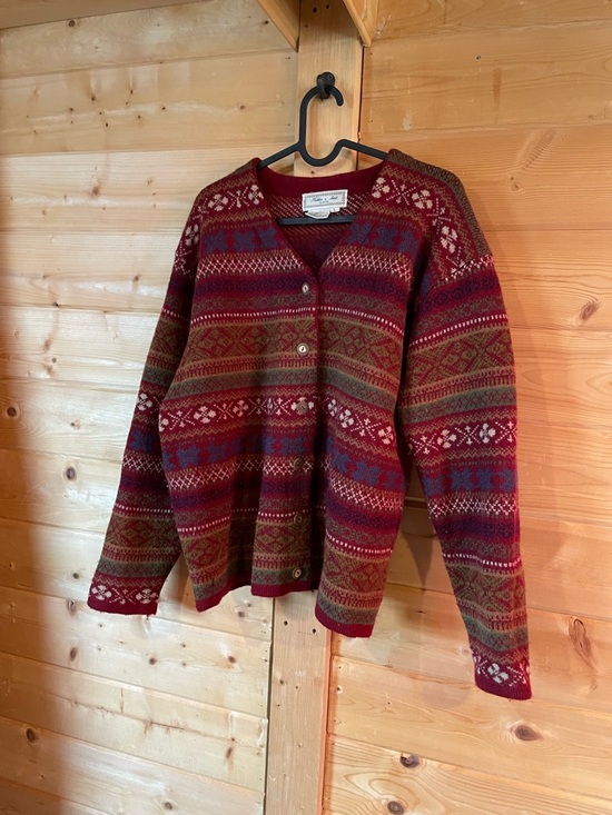 Tristan & Iseut Sweaters - Classic 100% Wool Red Patterned Button-Front Women's Sweater Cardigan